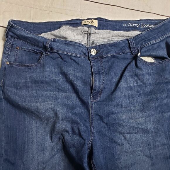 RWN by Rawan curvy bootcut medium blue jeans 26 - Picture 3 of 5
